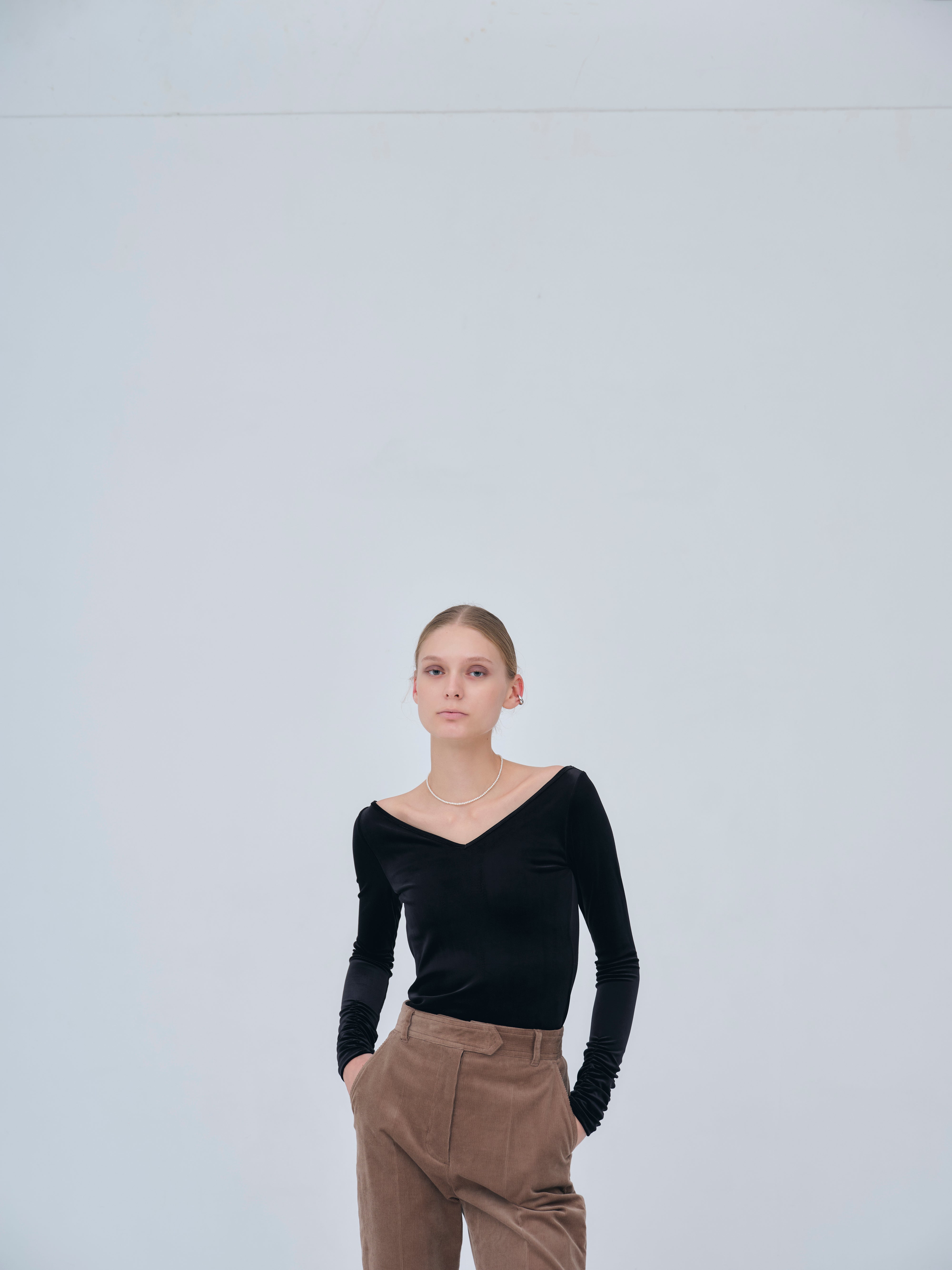 Sharp Neck Velour Tops – L'AUBE BLANC