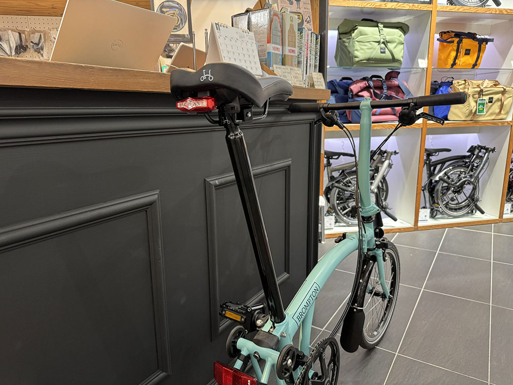 BROMPTON純正リアライト「Cateye Vis150 Saddle Light Recharge