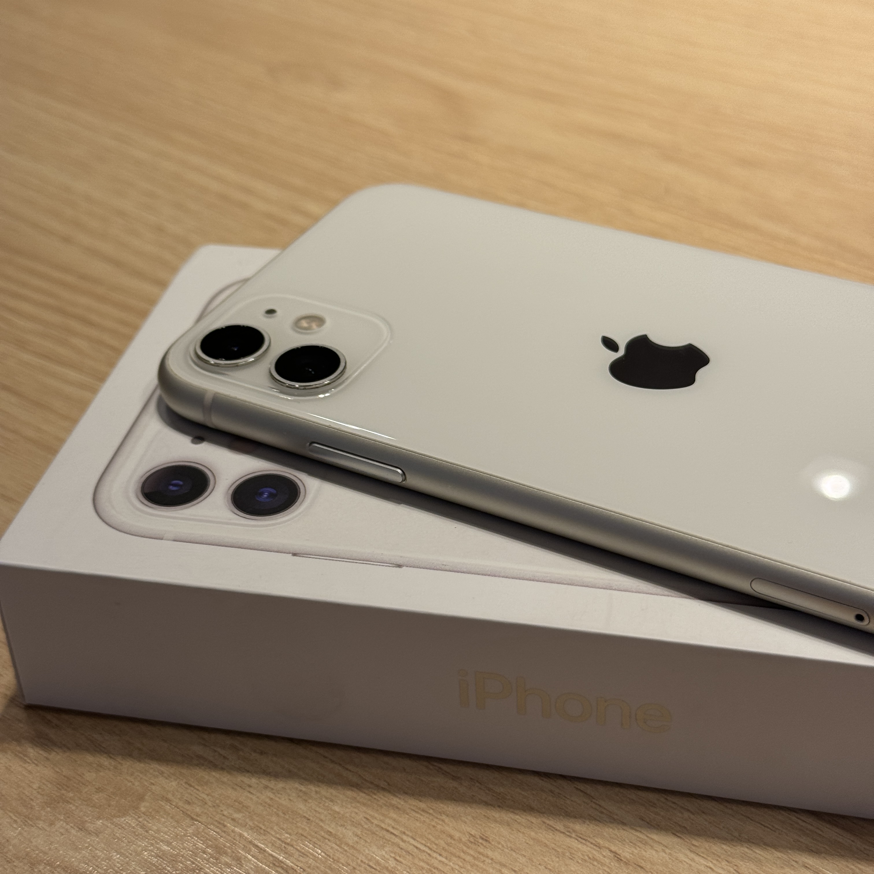 iPhone 11 128GB BRANCO (seminovo) – LS