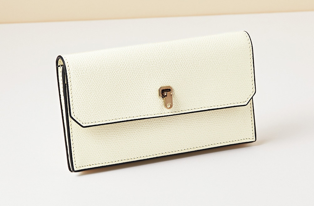 ヴァレクストラの長財布「シティ ウォレット」で運気アップ