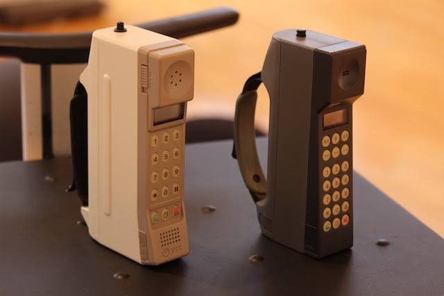 初期の携帯電話について TZ-802型 重さは約900g | KUNNE スマホケース