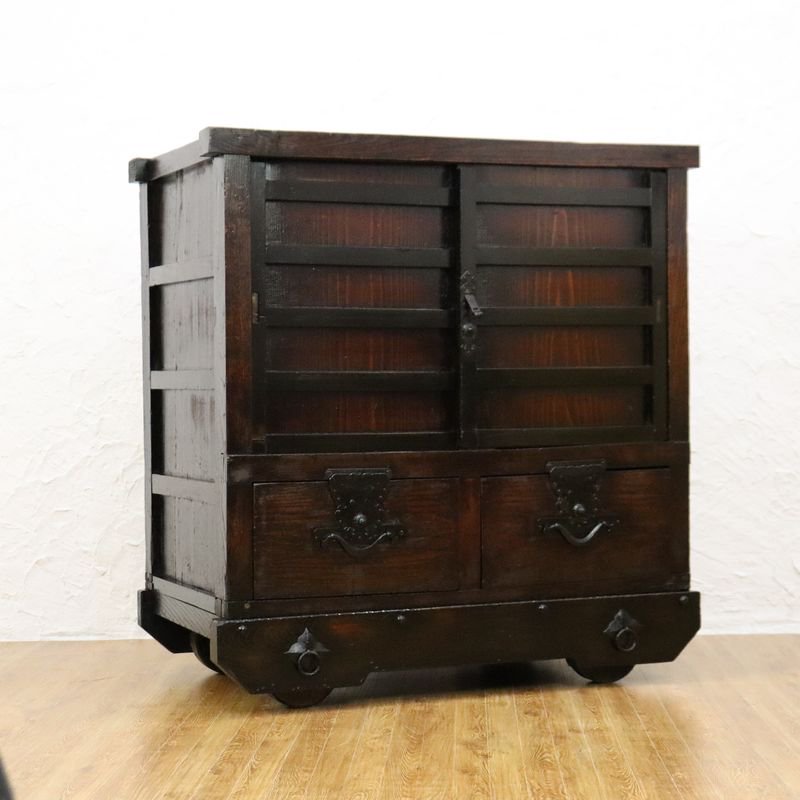 和箪笥・時代箪笥のアンティーク一覧｜種類と特徴も紹介