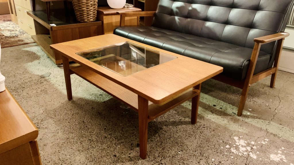 unico 「SIGNE」シリーズ ローテーブルを買取させて頂きました