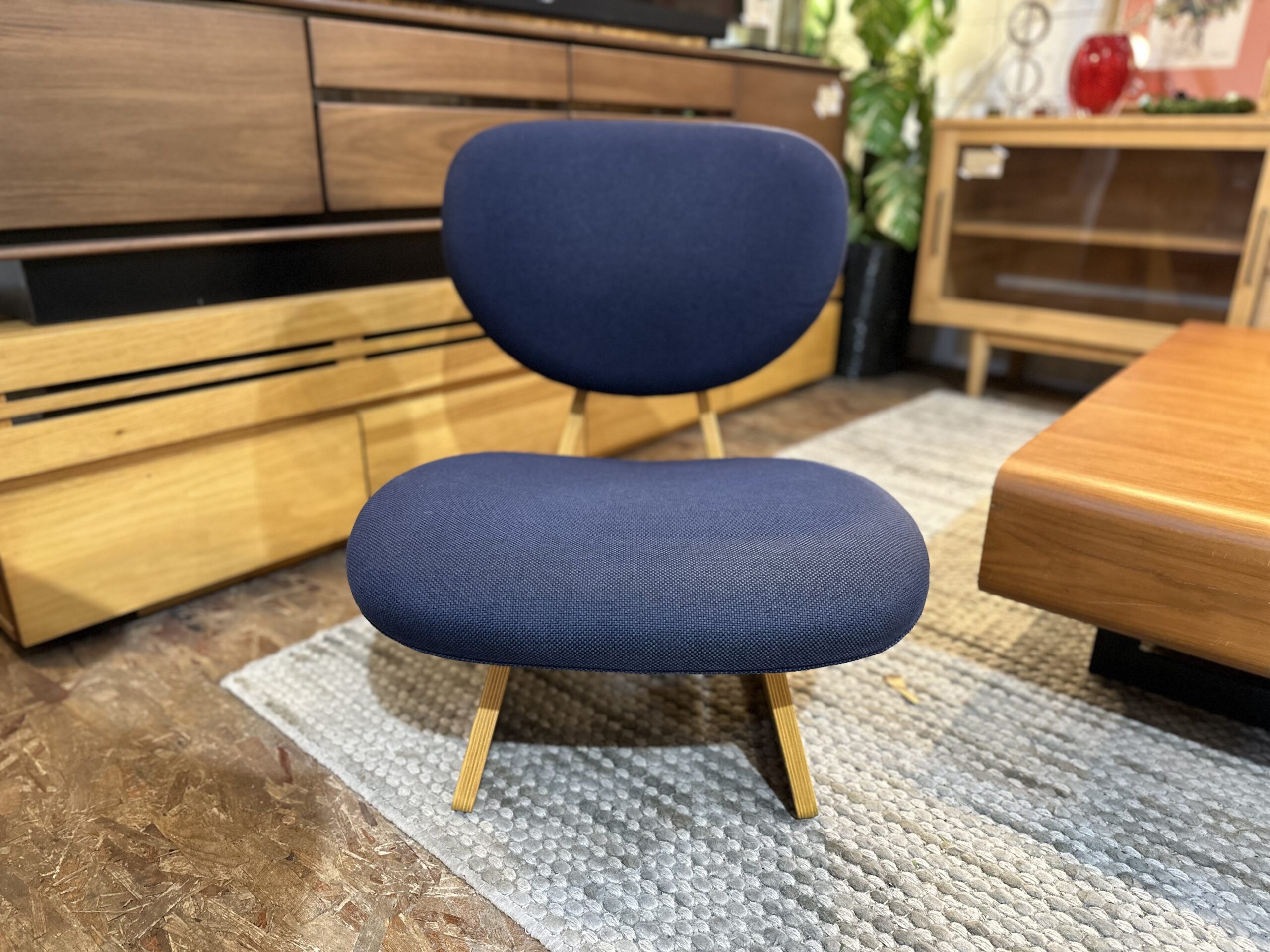 学南町店入荷情報】天童木工 低座椅子を買取させていただきました