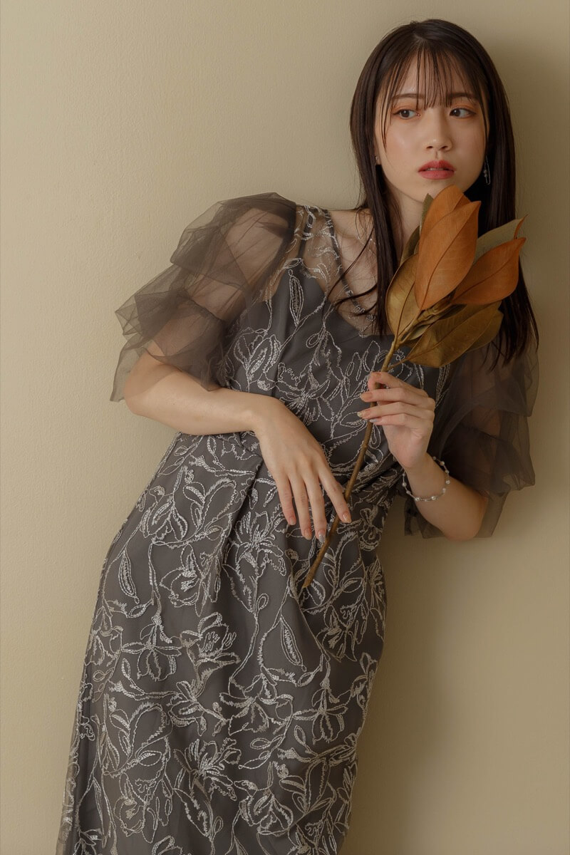 チャコールのフラッフィースリーブペンシルドレス | LE' RURE | S