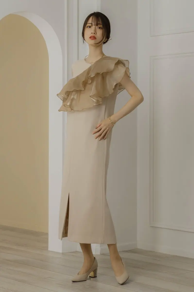 ベージュのグロッシーラッフル付きドレス | ANDRESD | M | 結婚式