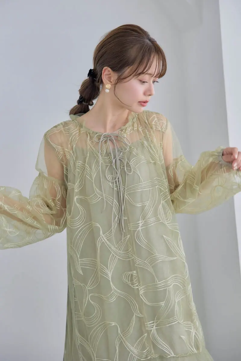 グリーンのリボンエンブロイダリーレイヤードドレス | Dorry doll | M