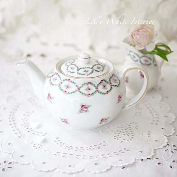 イギリスヴィンテージ ローズガーランドのティーポット - Lilly White
