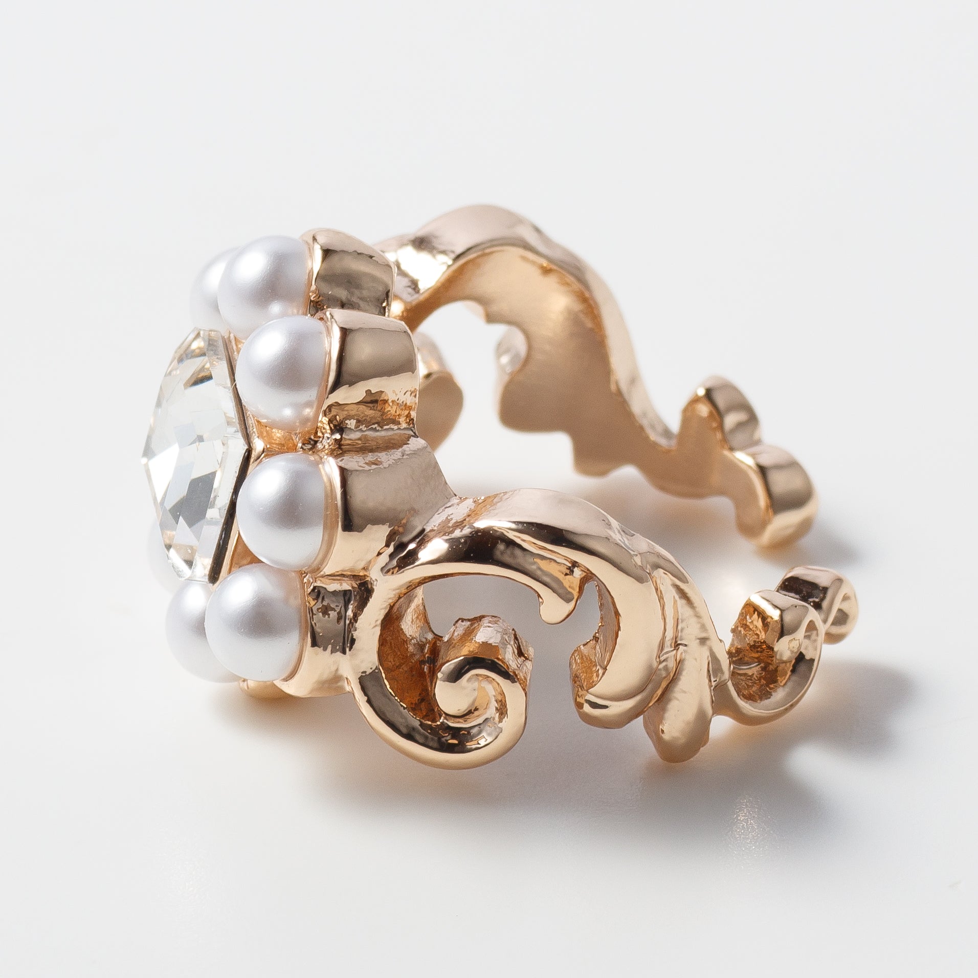 ヴィンテージ風パールフラワーリング（クリスタル） – Liquem