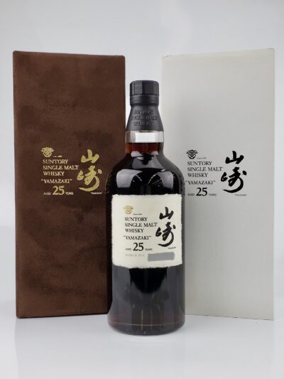 人気のサントリーウイスキー 山崎25年ボトル・箱の特徴と変化について
