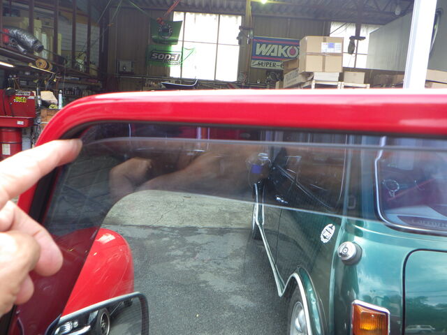 FJK様 運転席の窓ガラスが斜めになっちゃいました。。 : スタッフ