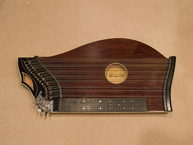 禁断の楽器「Zither/ツィター」 : Tassi of the Day