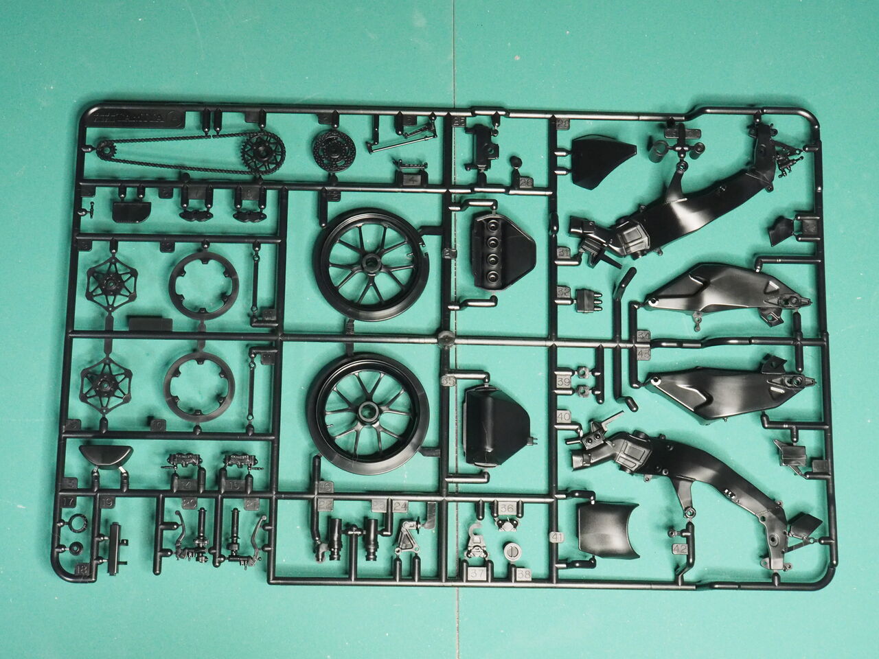 作る タミヤ KAWASAKI Ninja ZX-RR 1/12「その1 開封」 : 299の模型factory