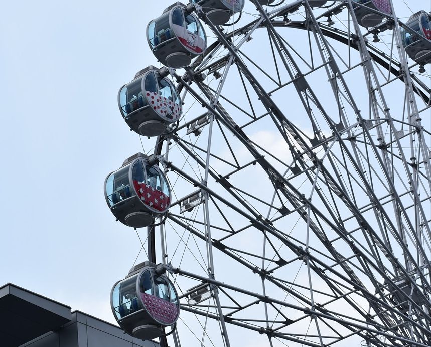 ハローキティ観覧車（サンシャインサカエ） : ad-car's ラッピングデス