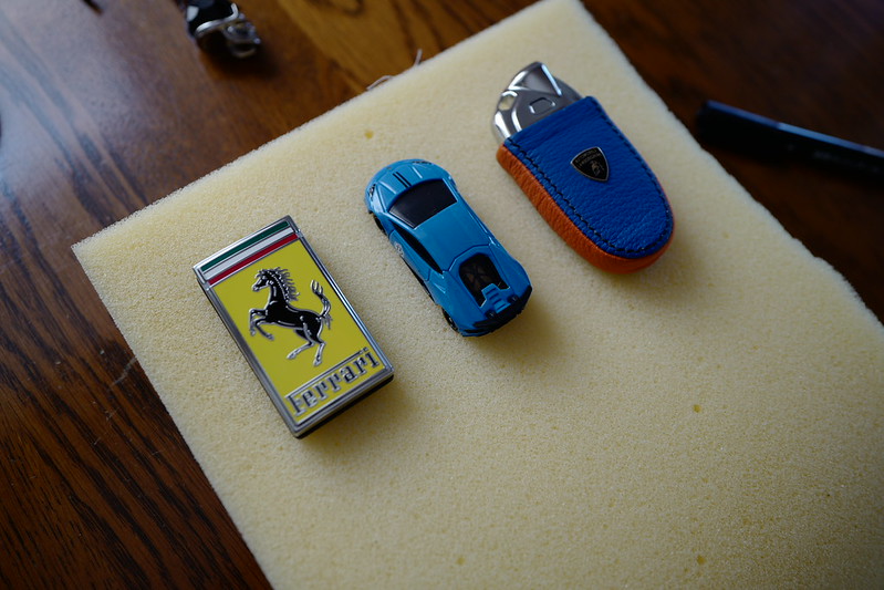 現行フェラーリの純正キーを入手！これをベースに「キーとミニカーを