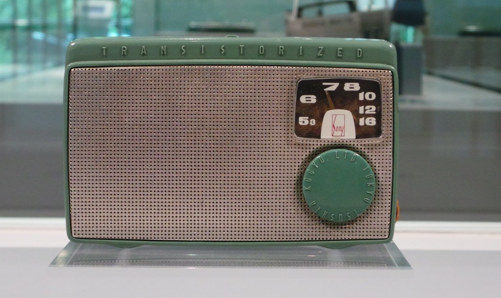 Sony TR-55 Transistor Radio (1955) | en.wikipedia.org/wiki/T… | Flickr