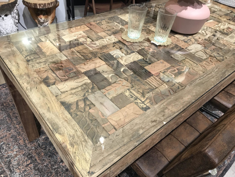 遊び心満載のダイニングテーブルはいかが？ ｜ リビングハウス企業