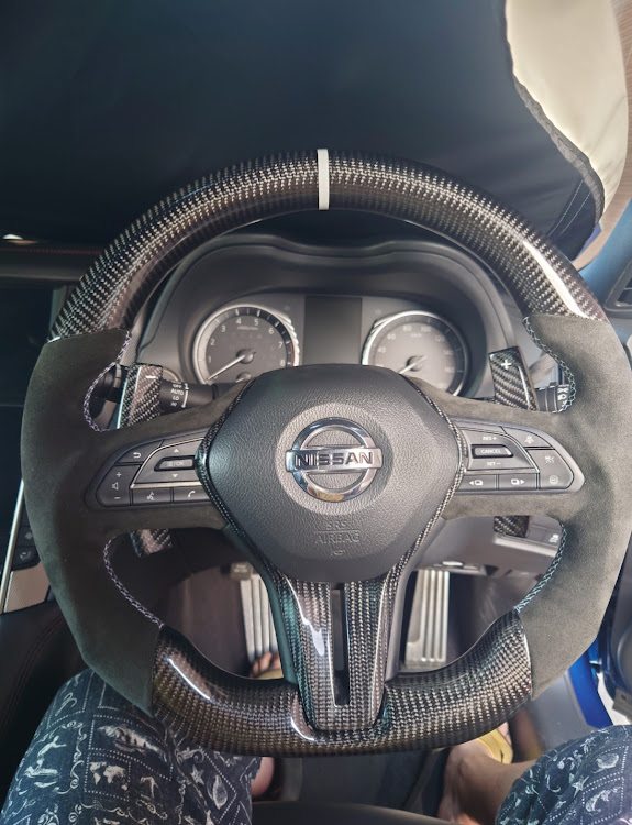 スカイラインの400R・カーボンに関するカスタム事例｜車のカスタム情報