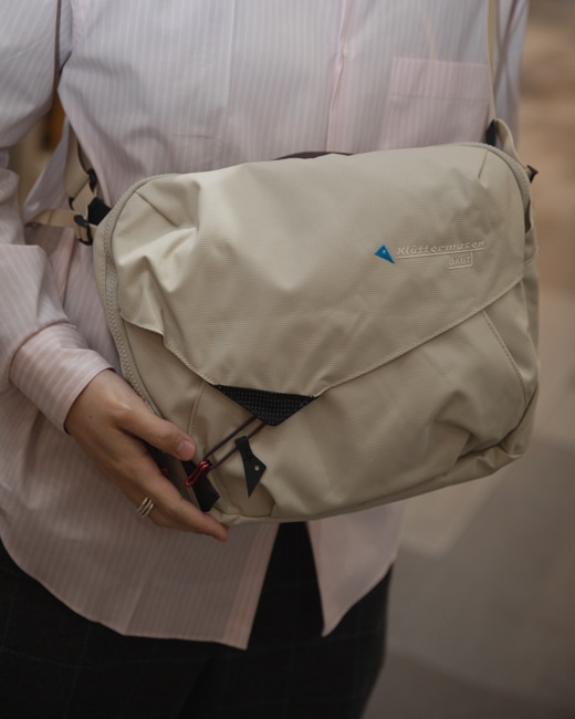 KLATTERMUSEN Gaut Messenger Bag [Silver Creme]