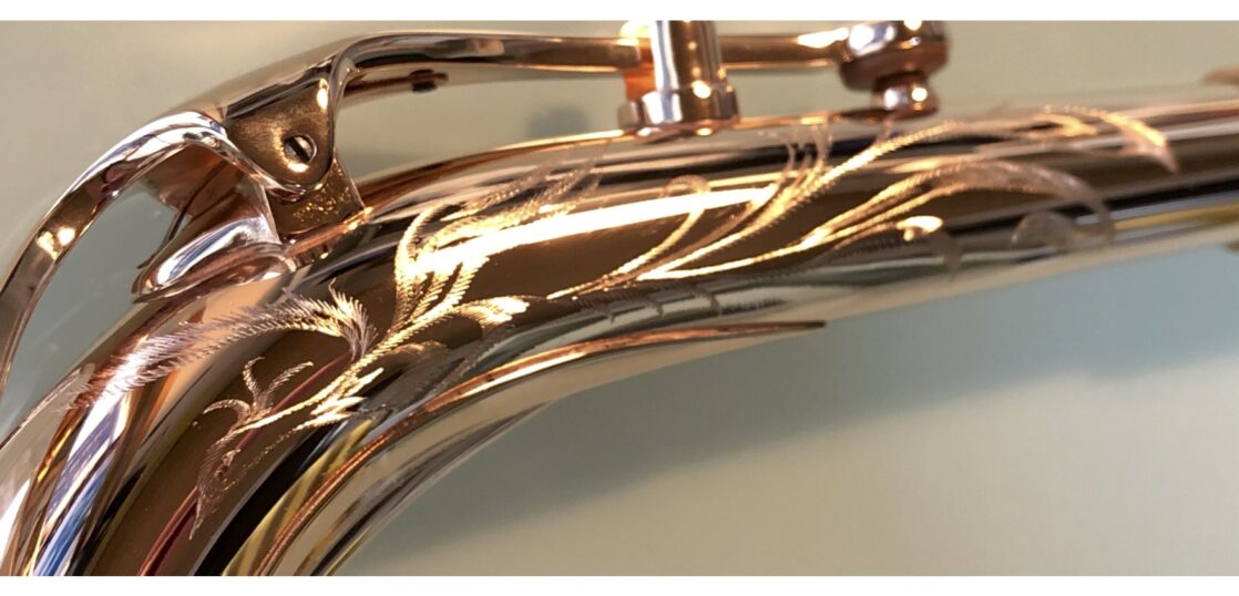 サックスのネックにオリジナル彫刻でオンリーワンに | LOVE