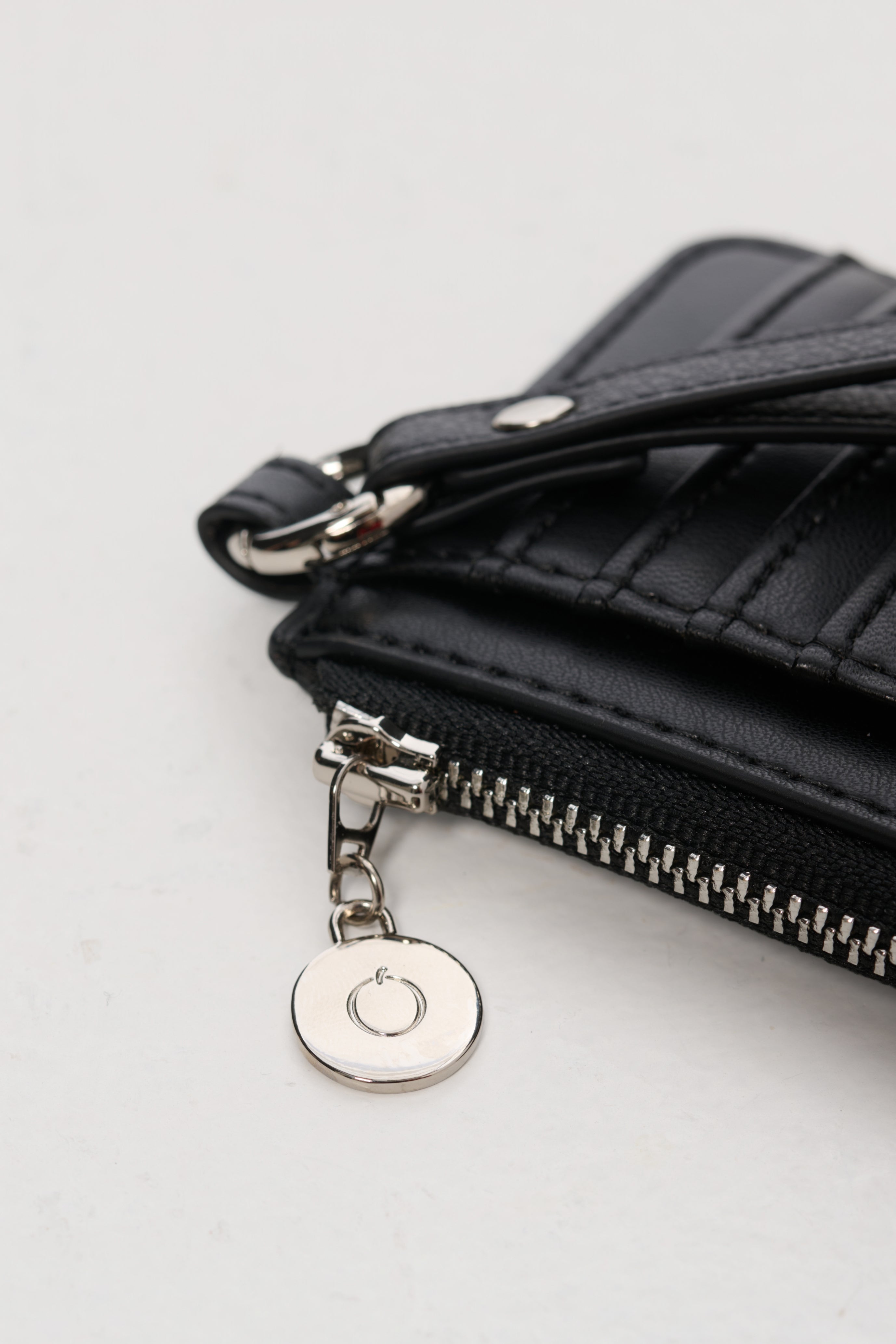 アップルレザー製フラグメントケース「Apple Multi Wallet」 | LOVST