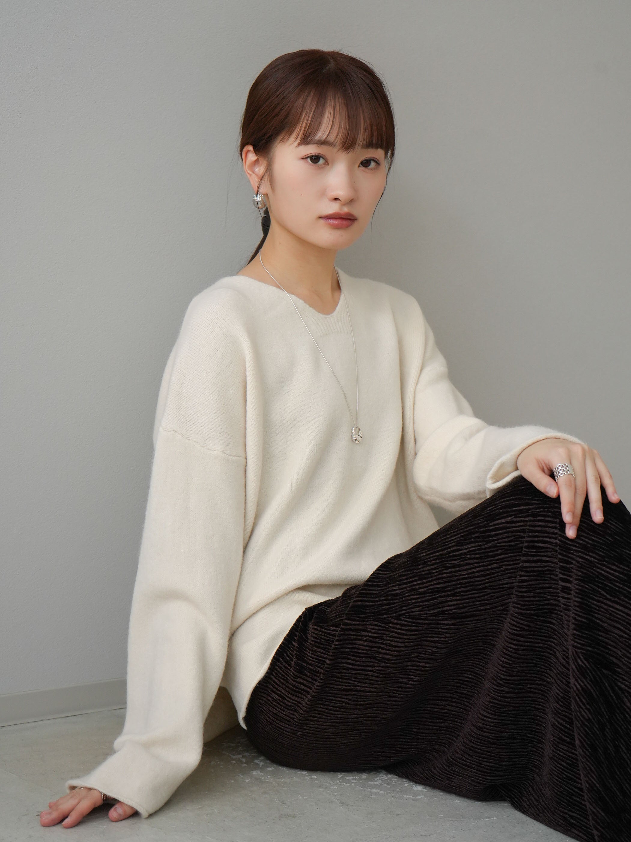 予約]サイドスリットVネックニットトップス/アイボリー – Lumier