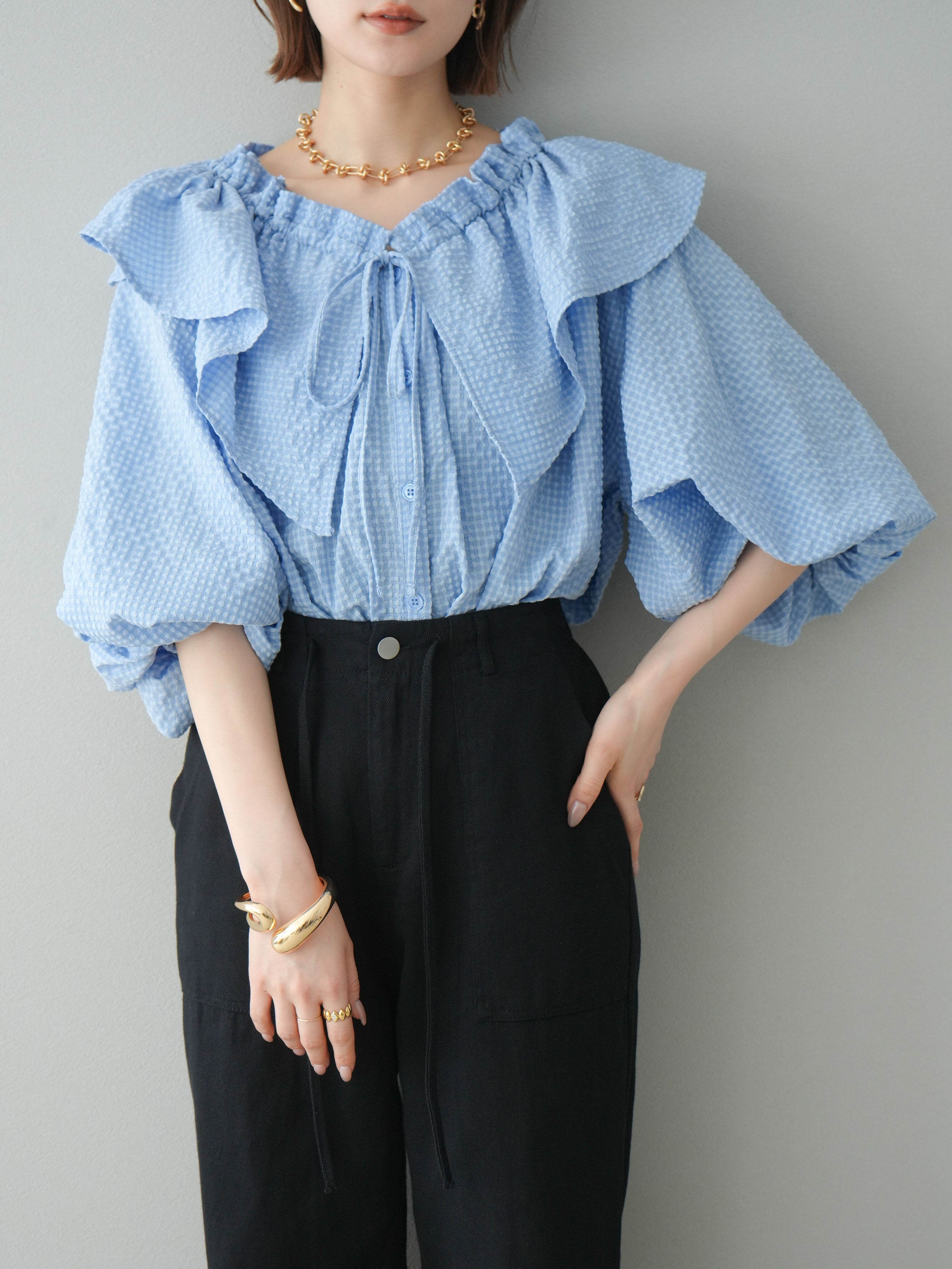 予約]ラッフルカラーブラウス/サックス – Lumier