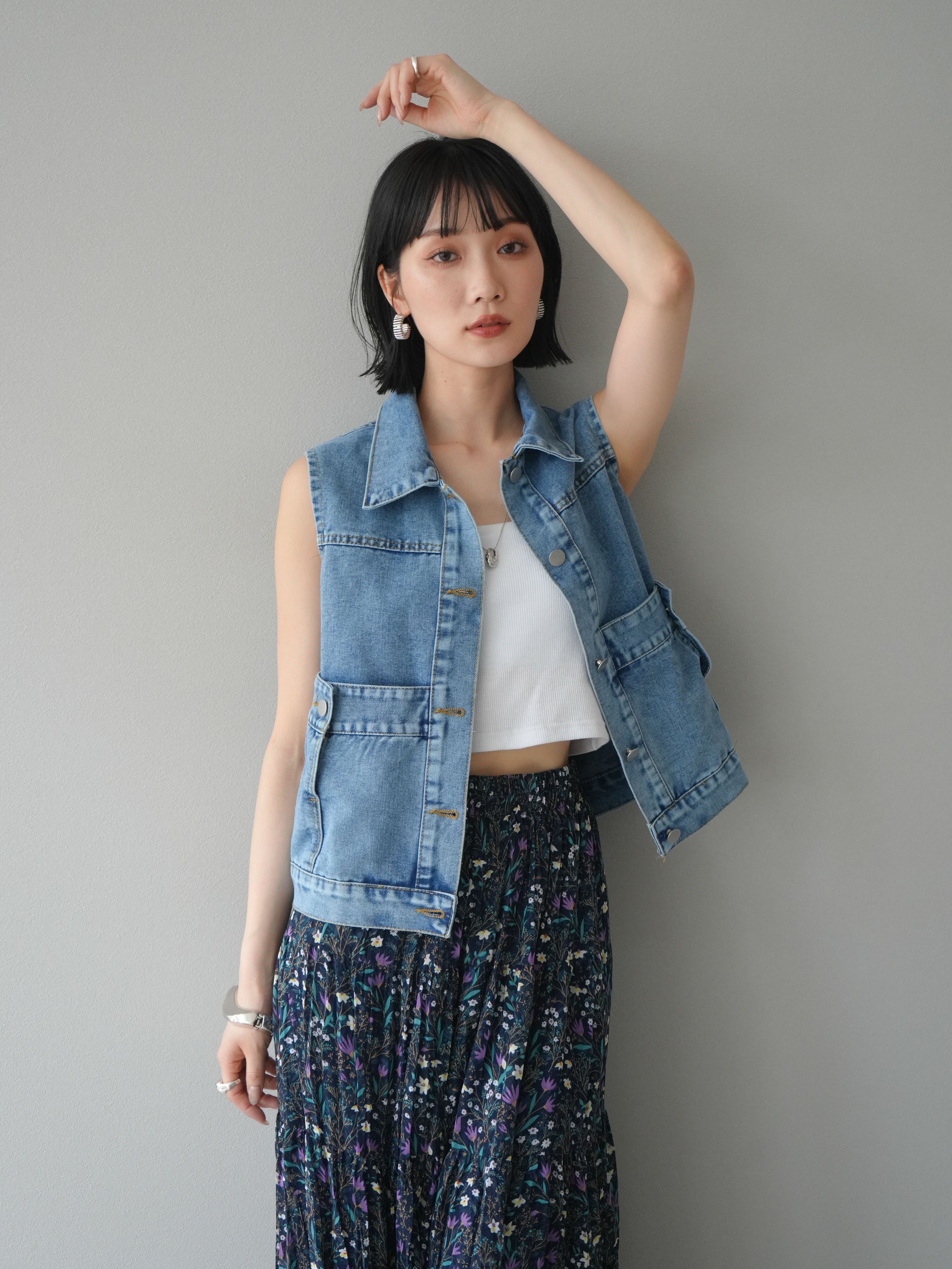 予約]ポケットデザインデニムノースリーブジャケット/ライトブルー