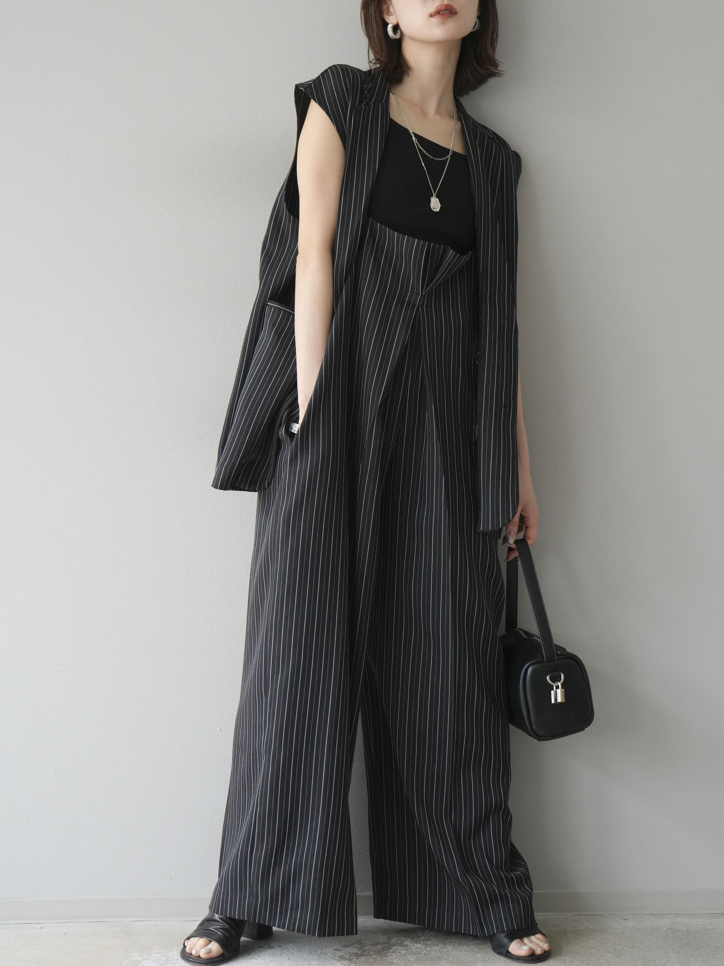 予約]ヘリンボーンストライプサロペット/ブラック – Lumier