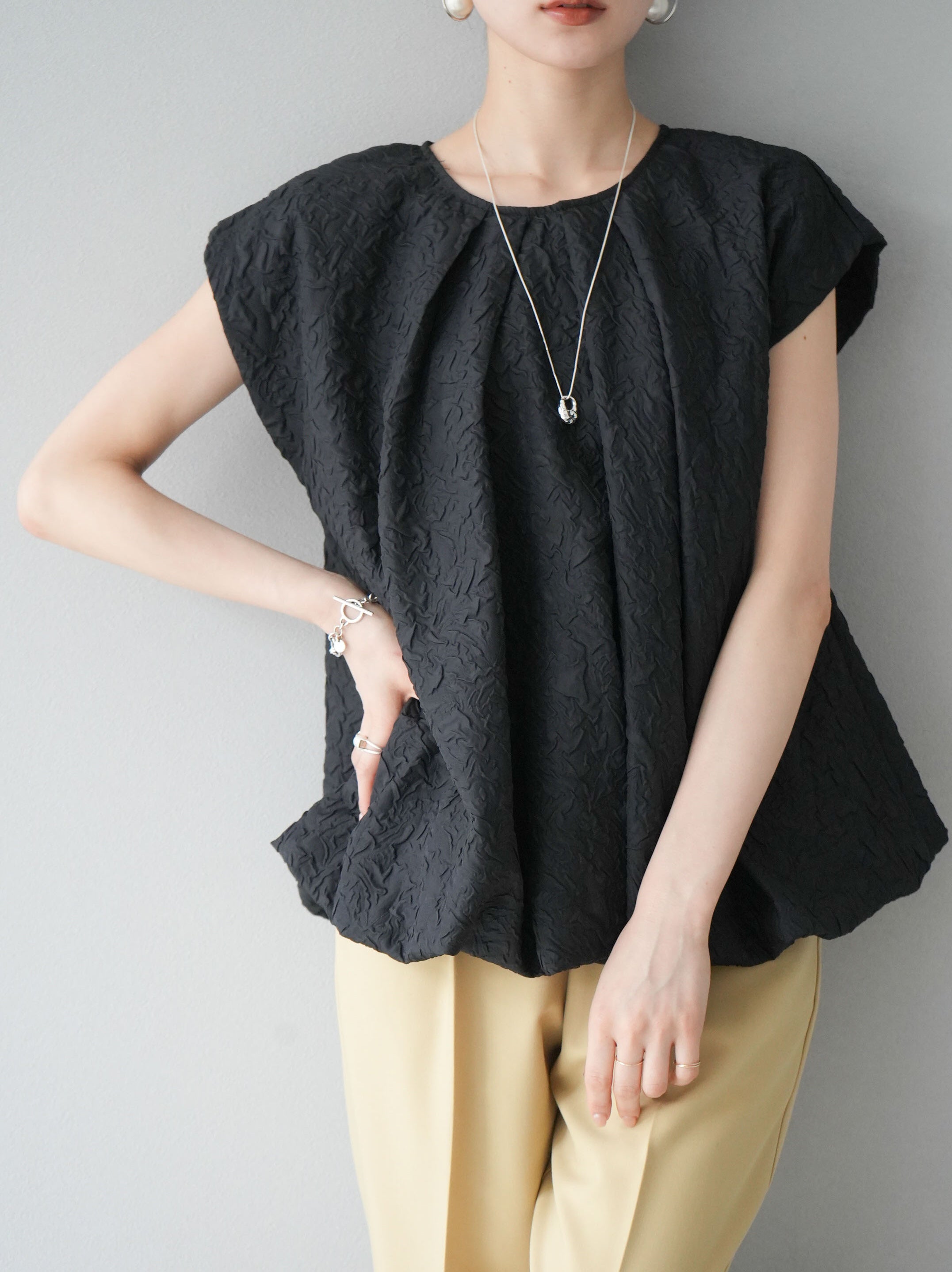 予約]膨れジャガードバルーンブラウス/ブラック – Lumier