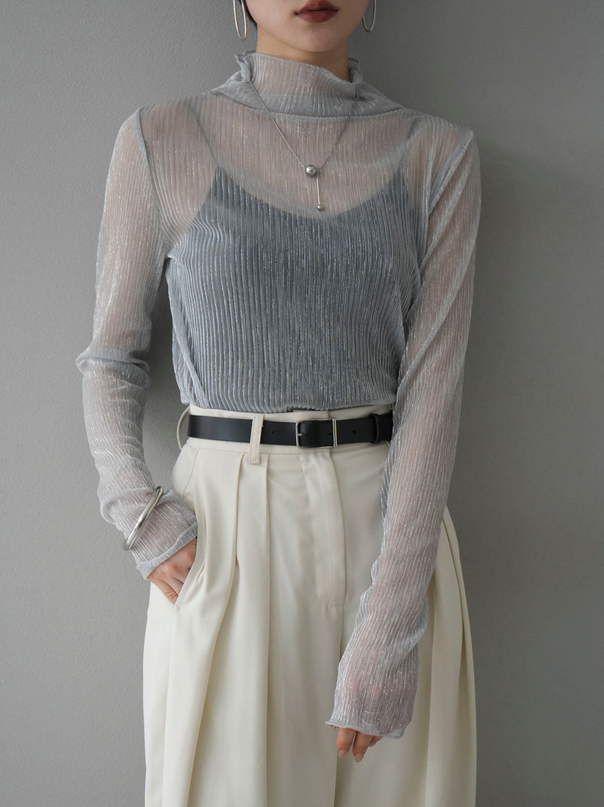 予約]ラメプリーツシアートップス/シルバー – Lumier