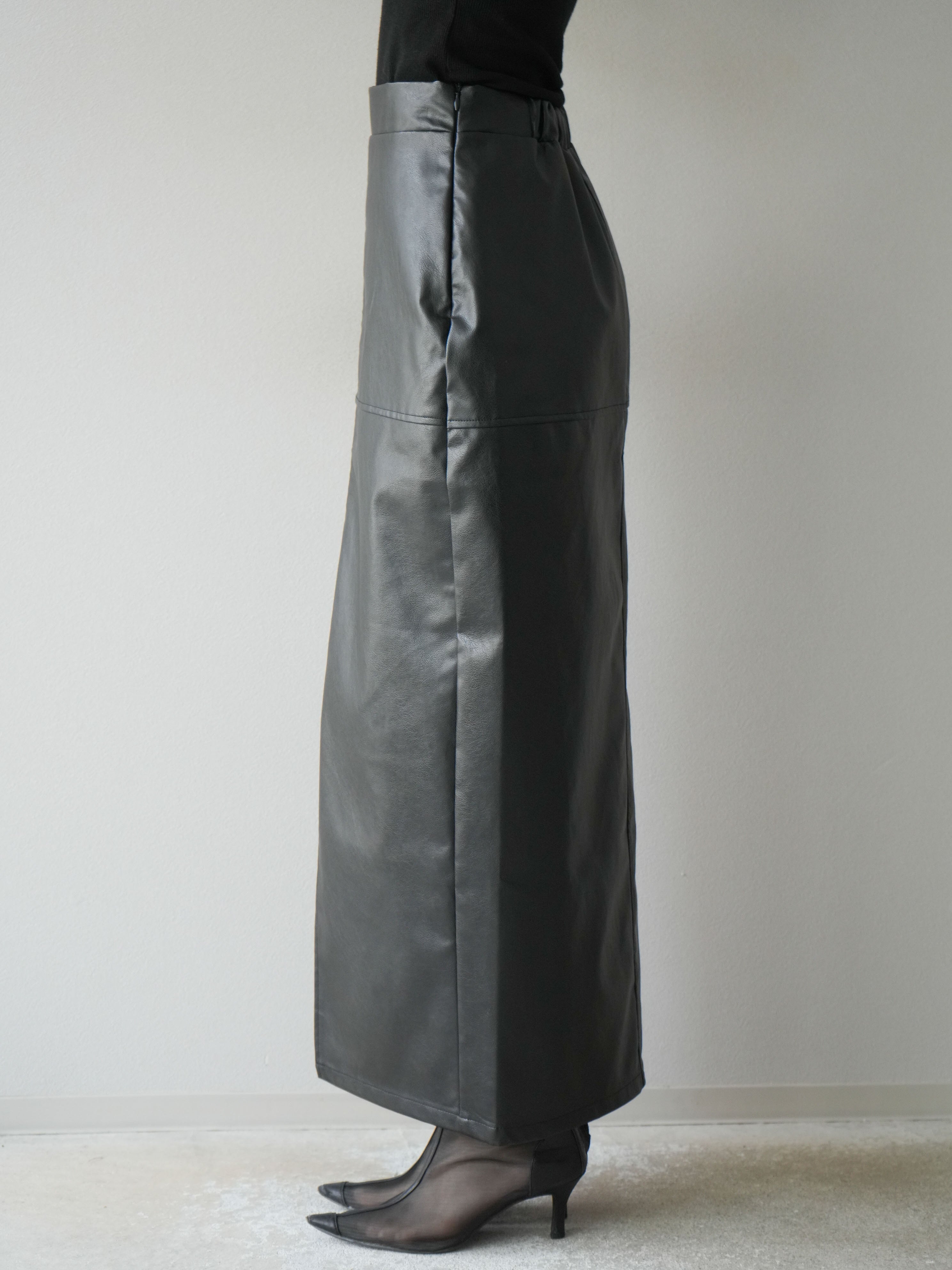 予約]フェイクレザーフロントスリットスカート/ブラック – Lumier