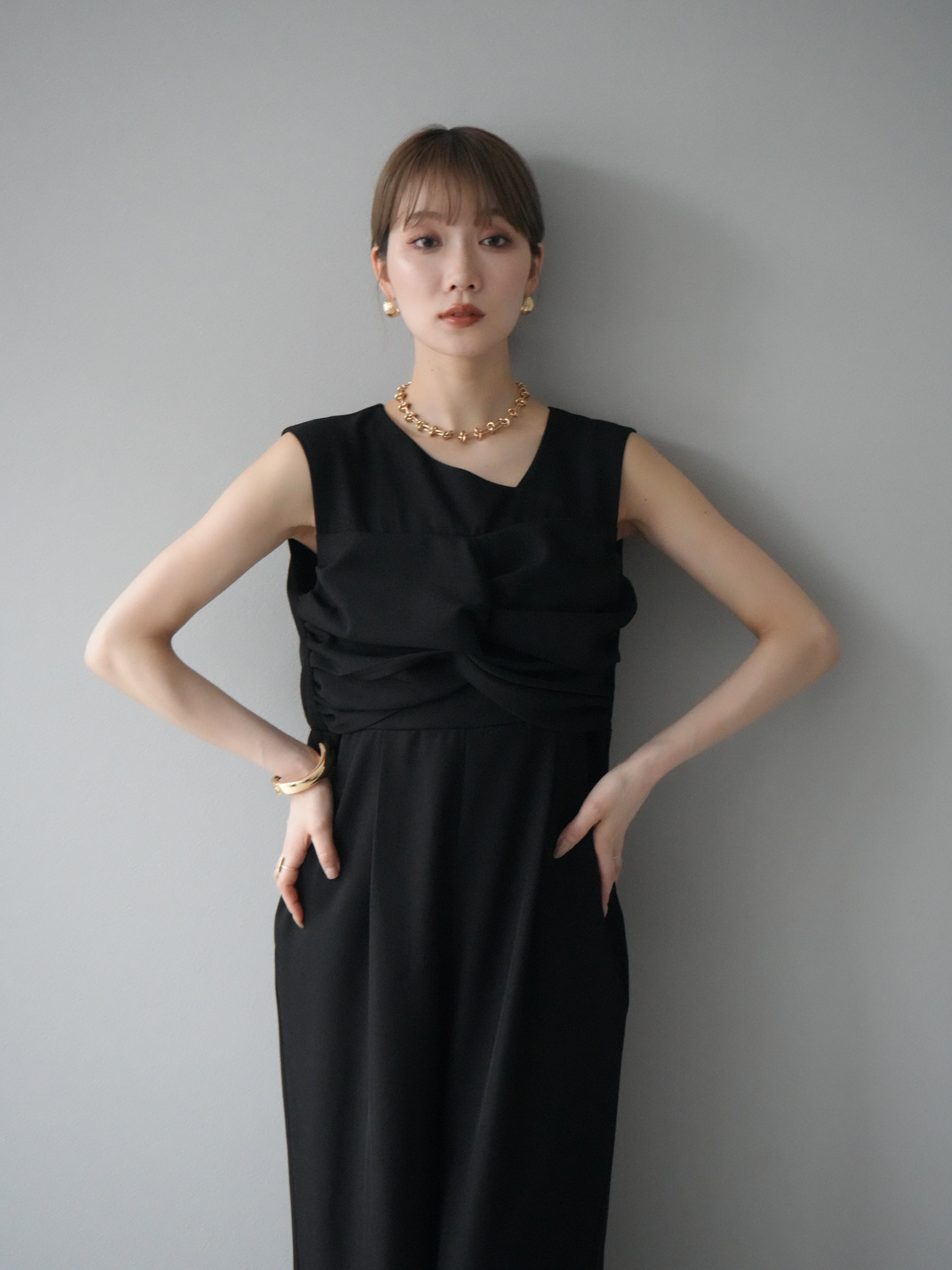 予約]ツイストアシンメトリーオールインワン/ブラック – Lumier