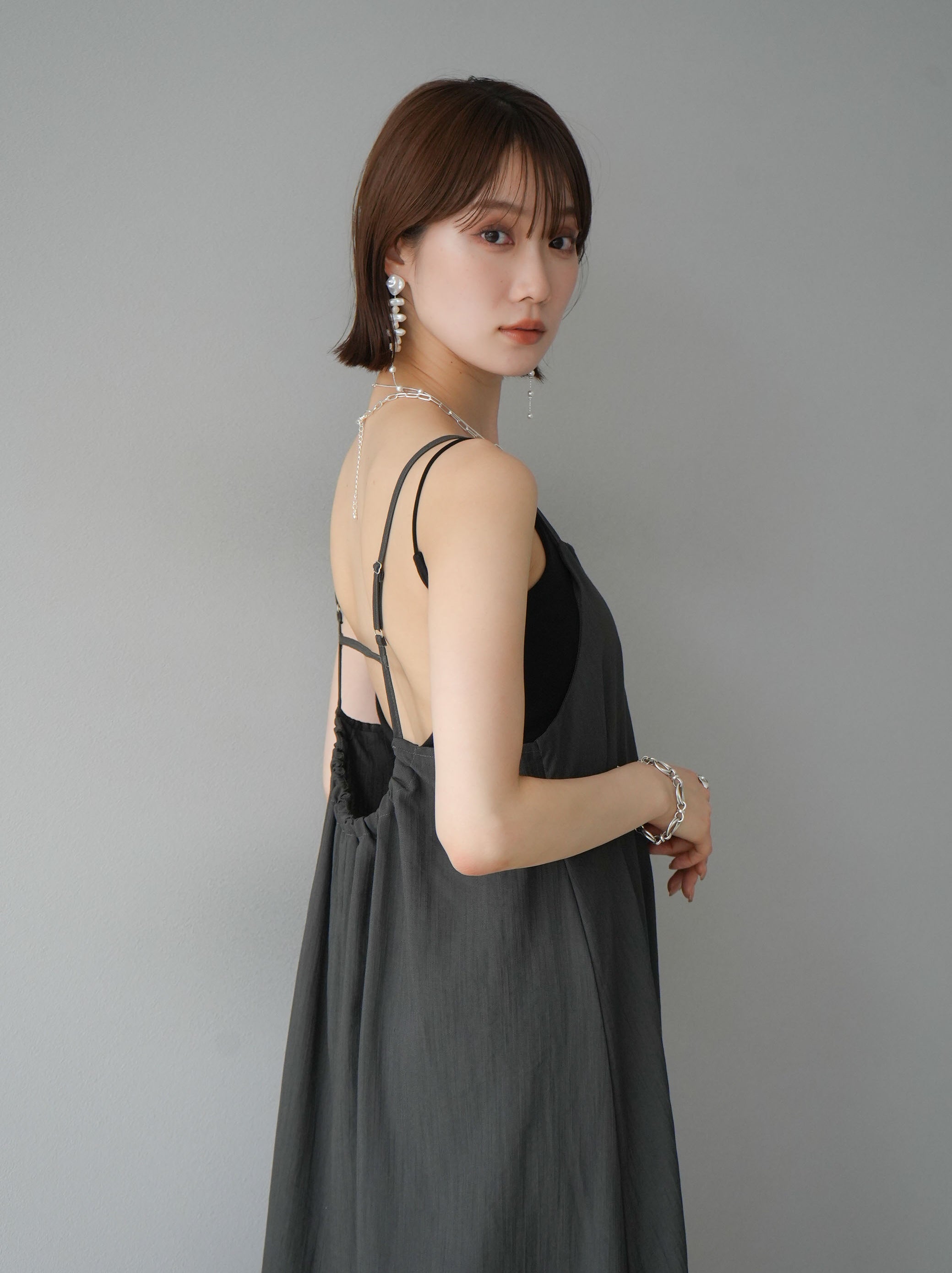 予約]リネンタッチバックギャザーキャミワンピース/チャコール – Lumier