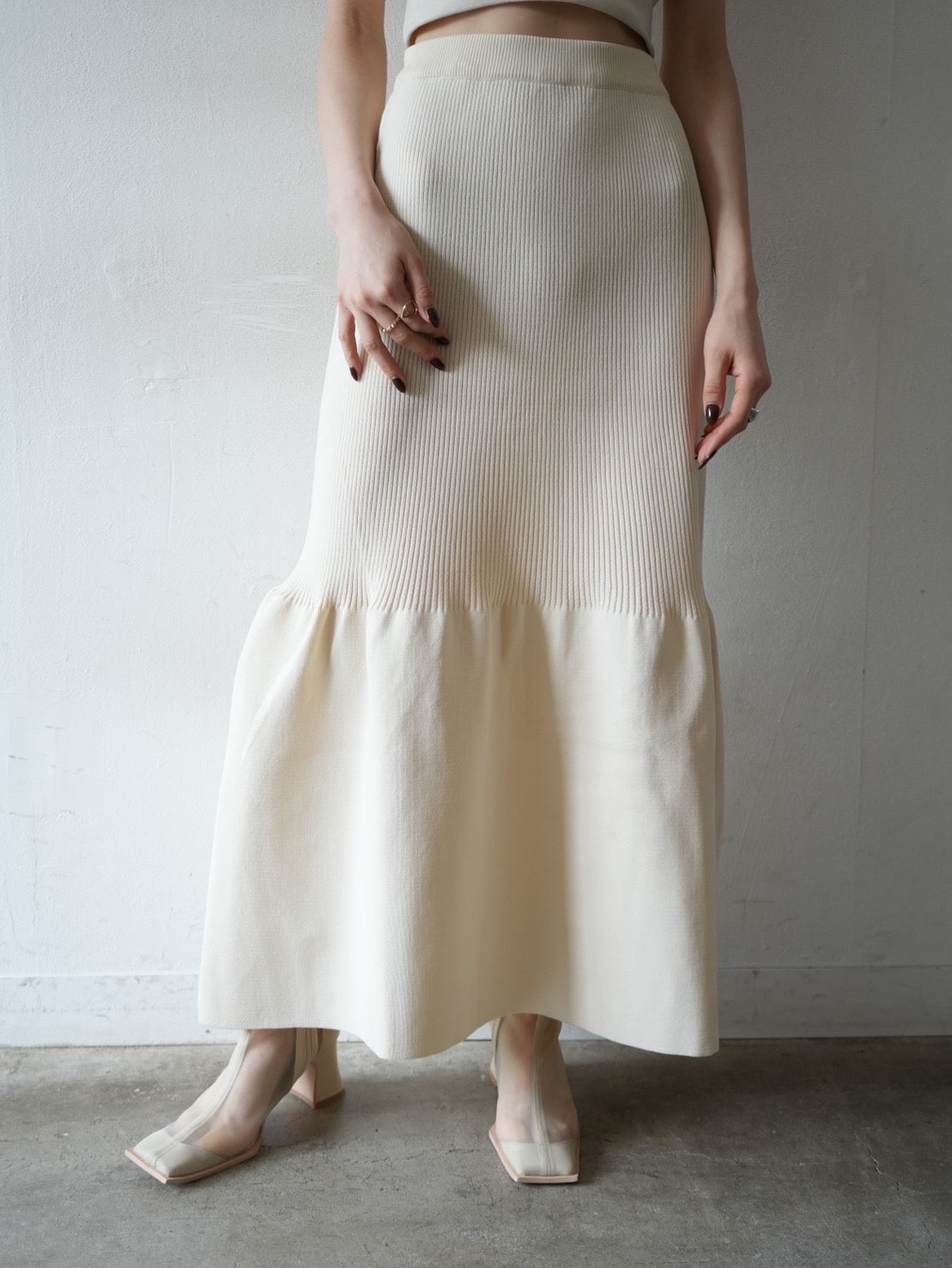 予約]マーメイドポリエステルニットスカート/アイボリー – Lumier