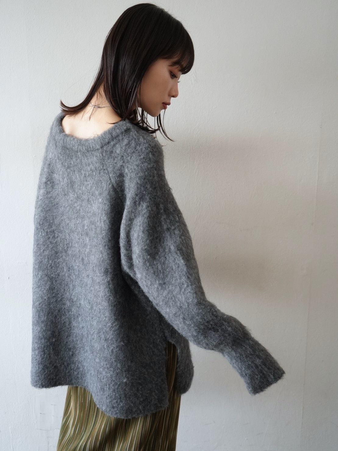 予約]オーバーモヘアニットプルオーバー/チャコール – Lumier