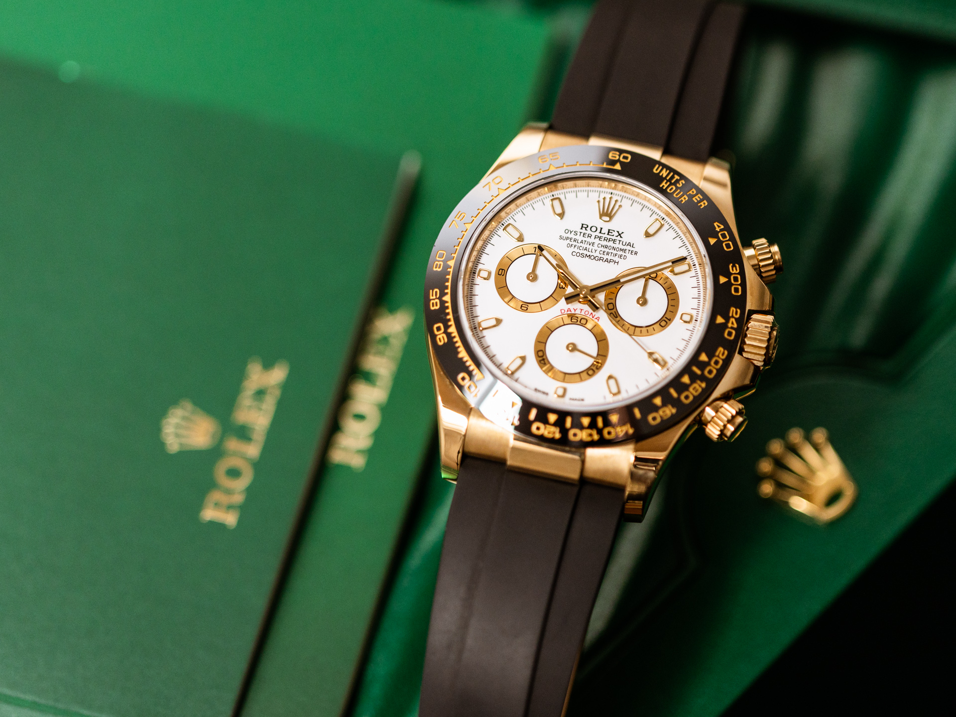 ロレックス・イエローゴールドデイトナ愛用の芸能人・ノブ(千鳥)、平野