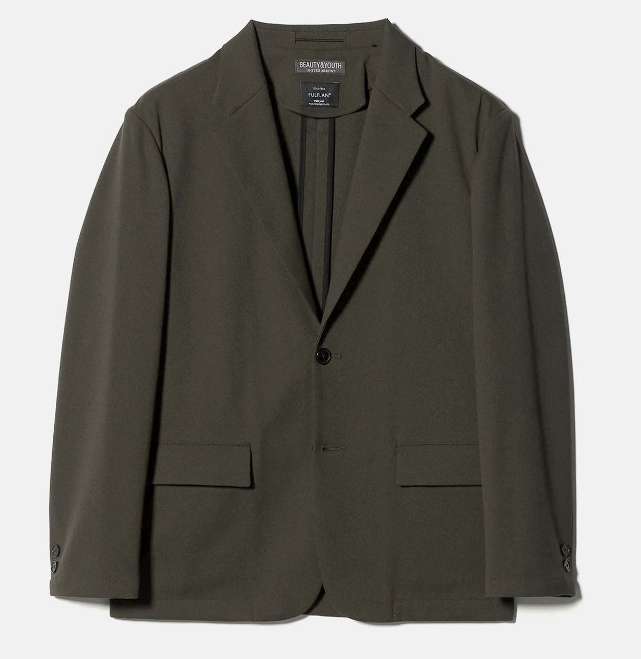 BEAUTY&YOUTHの定番セットアップを、名脇役として支える「ソロテックス