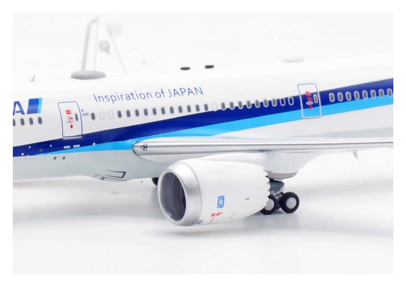 Amazon.co.jp: ミニチュアカー 1:400 ANA ボーイング 787-8 ダイ
