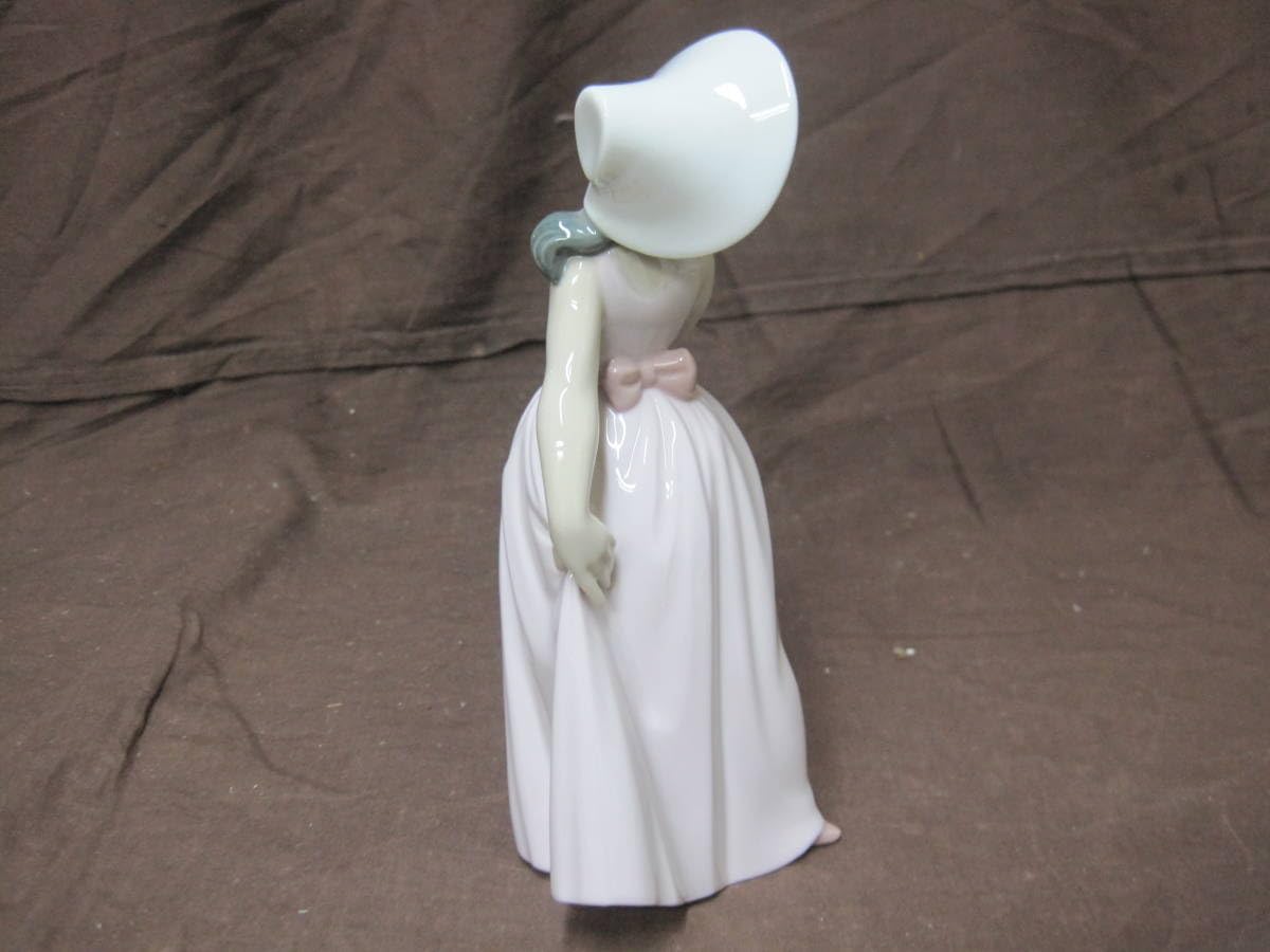 Amazon.co.jp: H069LLADRO リヤドロ 6276 可愛いアイリス フィギュリン