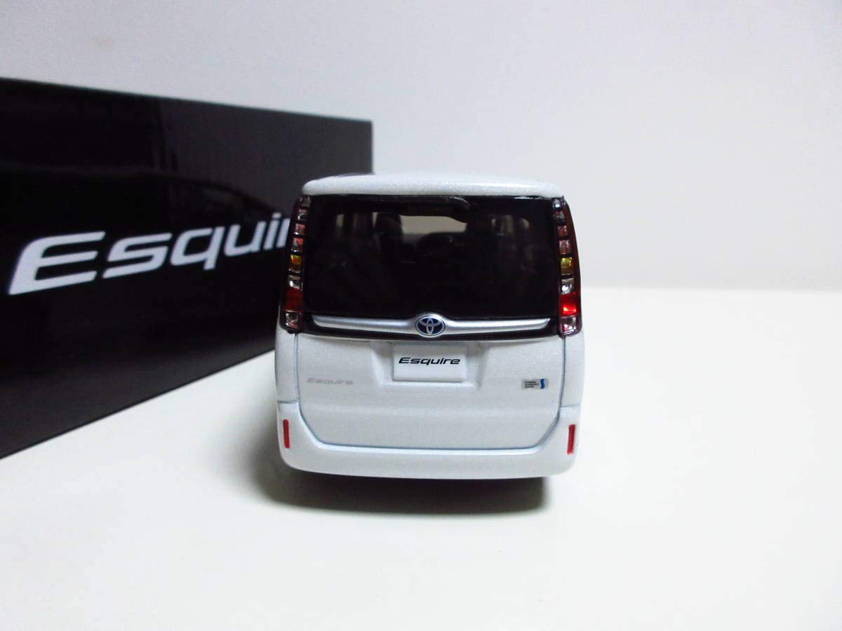 Amazon | 1/30 トヨタ 新型エスクァイア Esquire 前期 エスクワイア