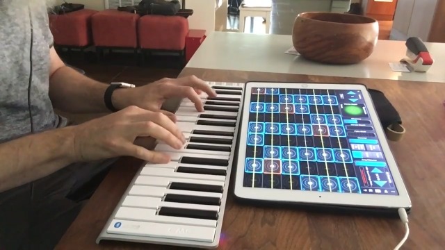 Amazon.com: Xkey 37 USB Limited Edition MIDI Keyboard - Apple