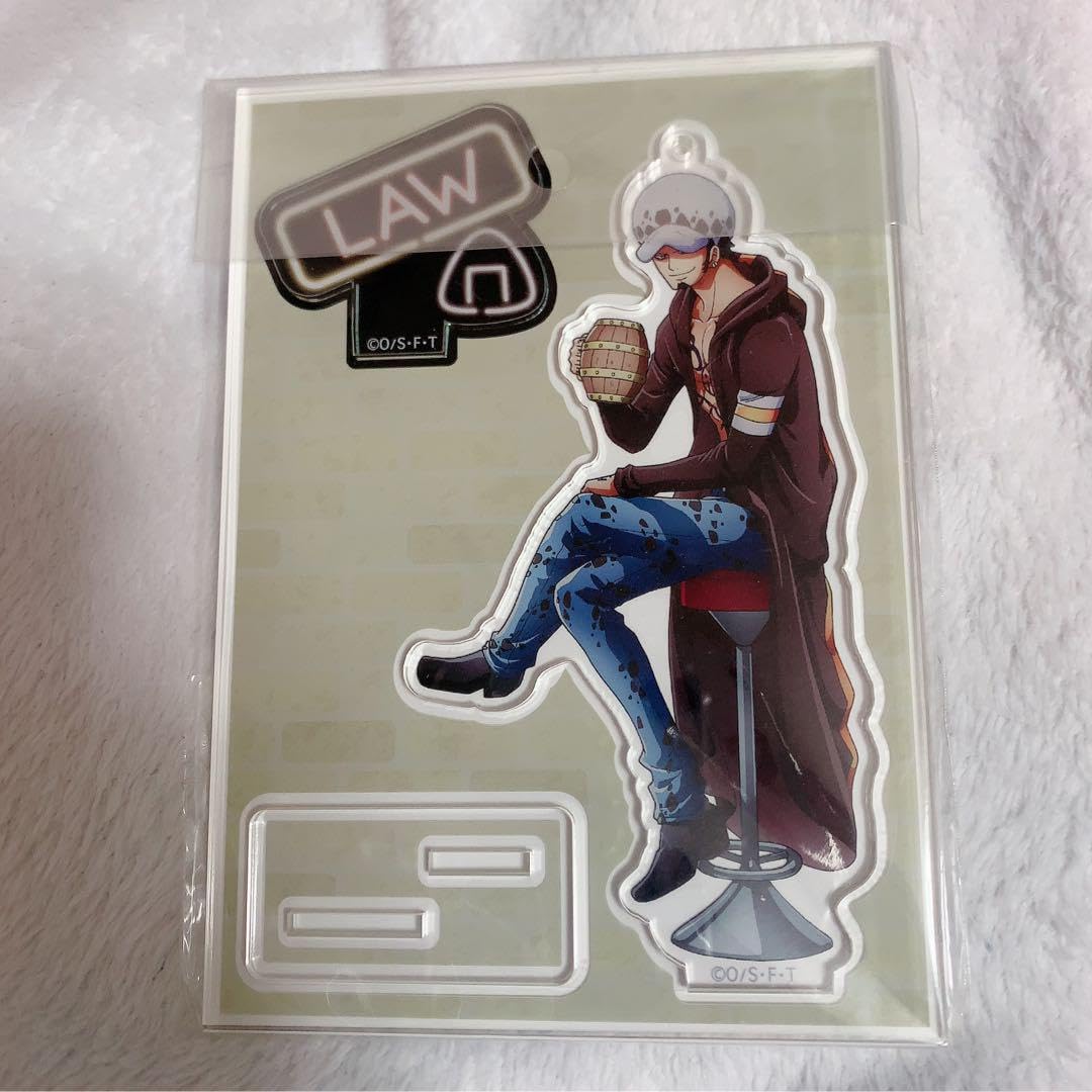 Amazon.co.jp: トラファルガー ロー アクリルスタンド アクスタ 乾杯