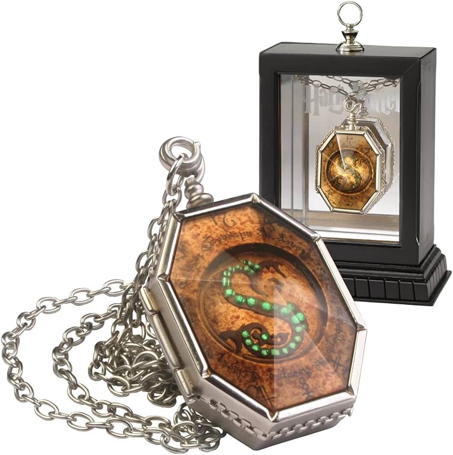 Amazon.com: The Noble Collection The Horcrux Locket : Clothing
