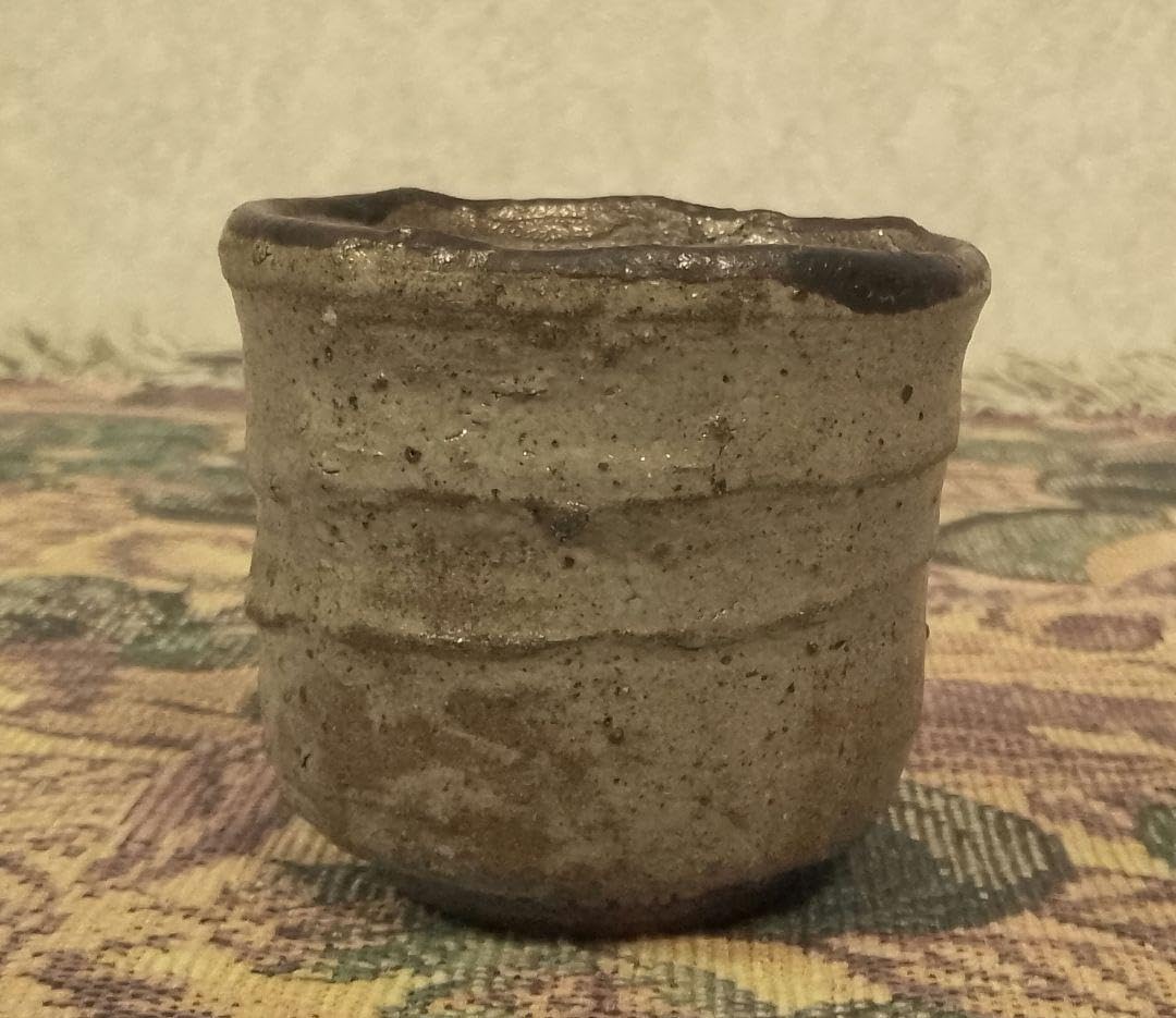 Amazon.co.jp: 西岡小十 唐津皮鯨 ぐい呑 共箱 共布付き 酒器 保証品