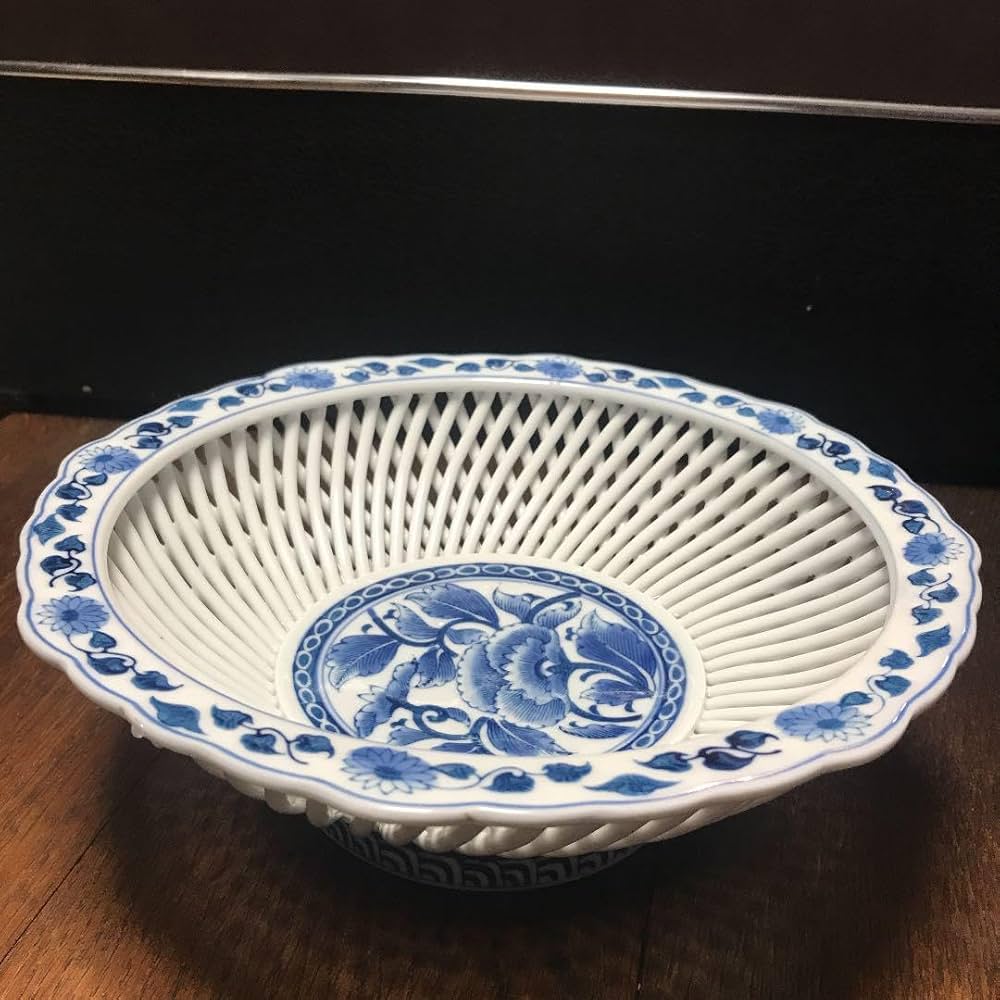 Amazon.co.jp: 有田焼 果物入れ？ 菓子器？ 磁器 : ホーム＆キッチン