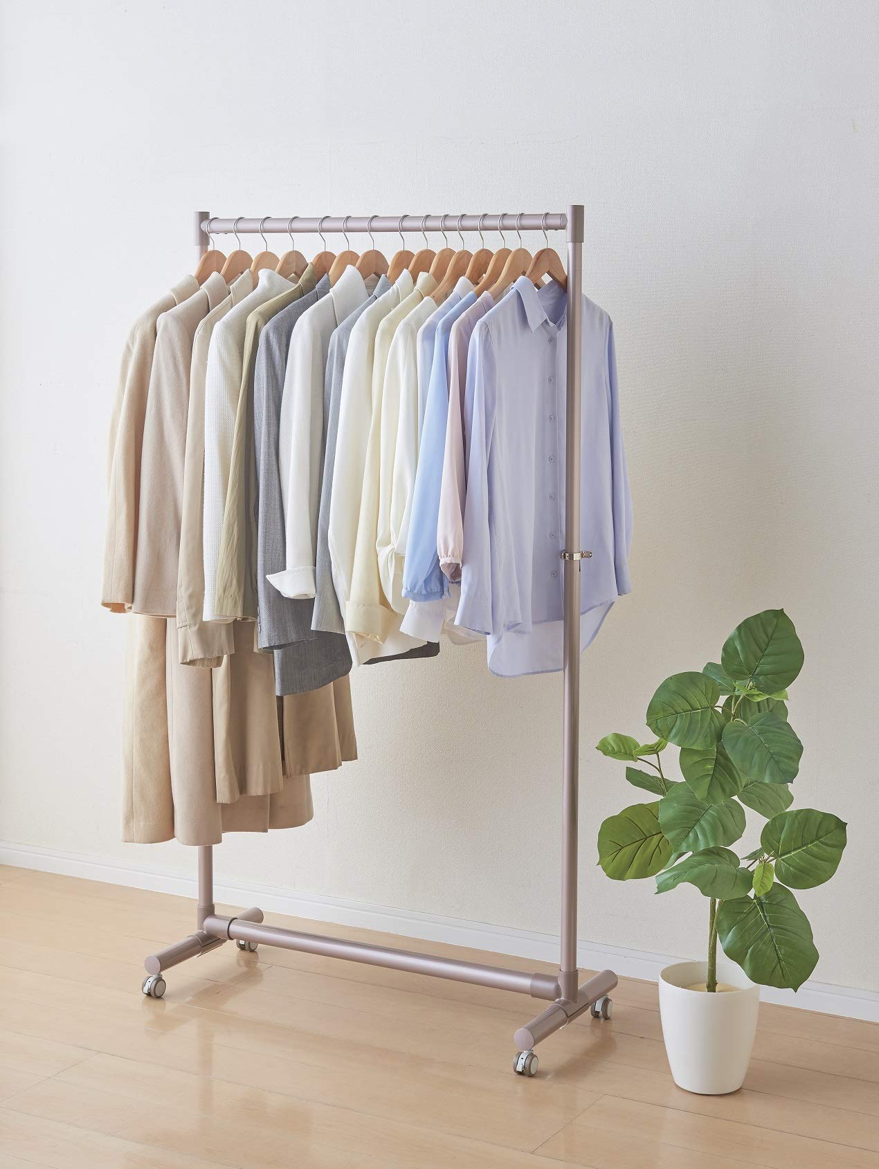 Amazon｜パール金属 軽くて丈夫なアルミ製ハンガーラック コーラル