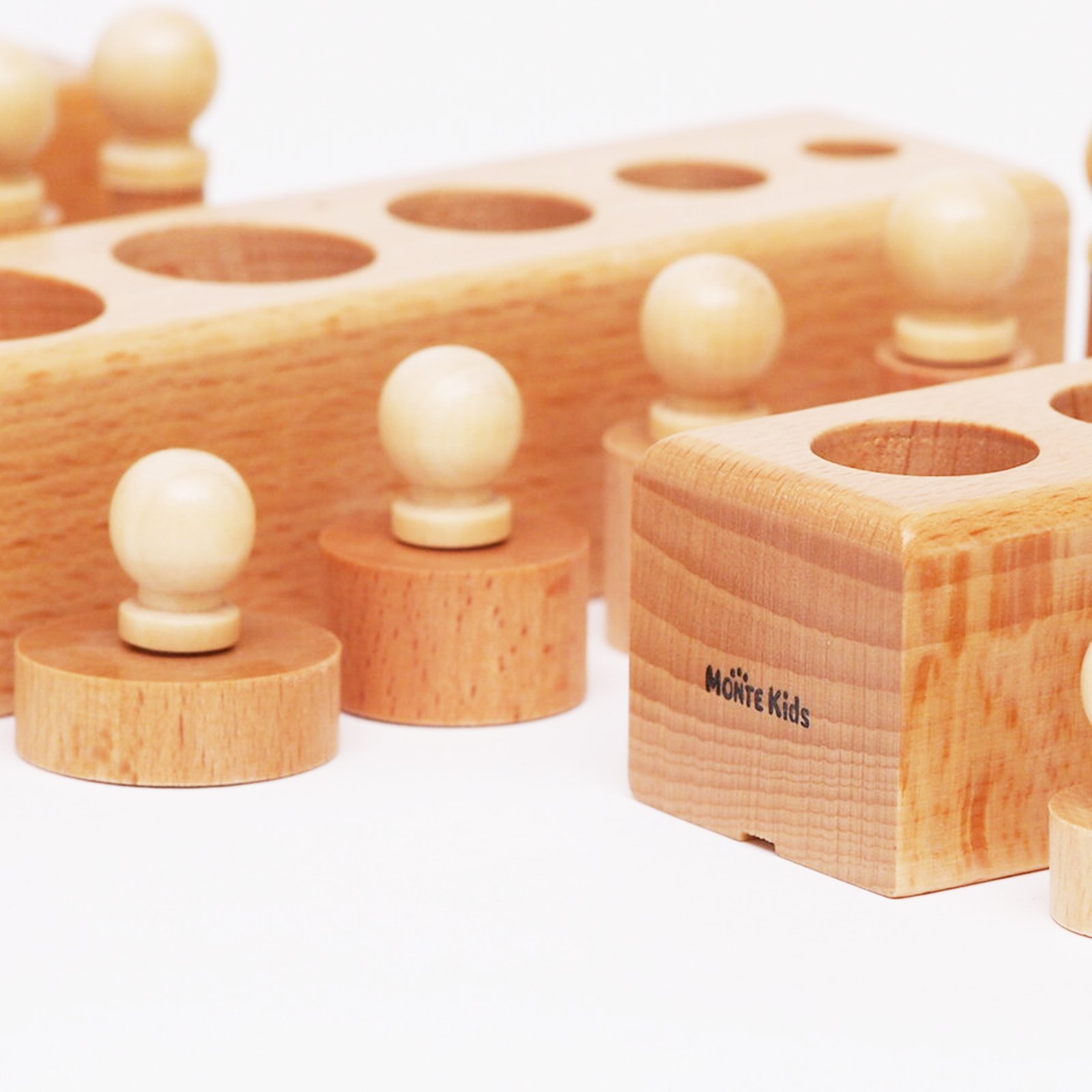 Amazon | 【MONTE Kids】モンテッソーリ教具 - シリンダー円柱さし