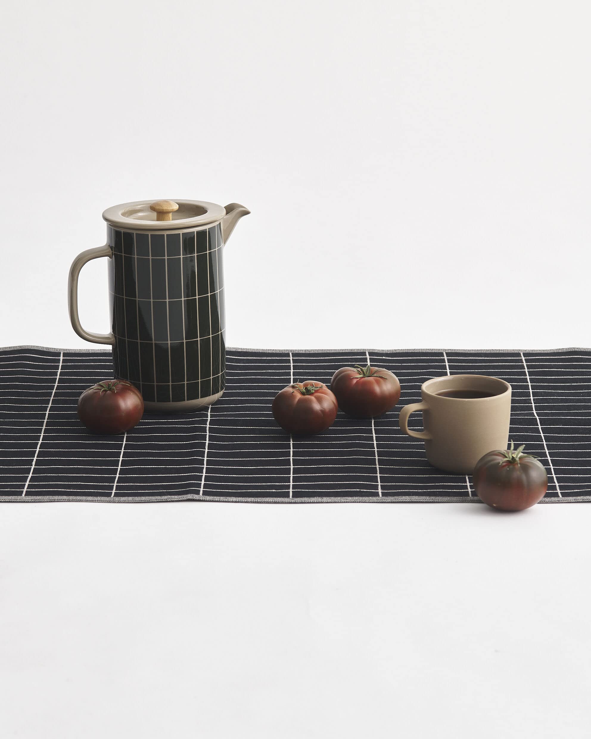 Amazon｜MARIMEKKO Pieni Tiiliskivi テーブルランナー — 象徴的な