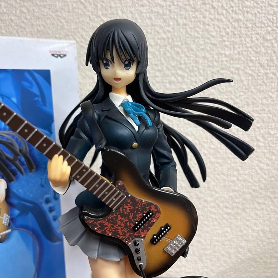 Amazon.co.jp: けいおん!! SQフィギュア ～秋山 澪～ 箱痛みあり 中⑨